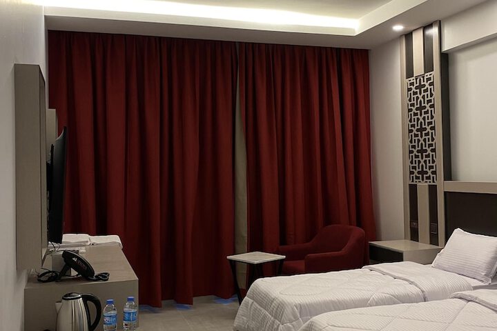 Room 12 of 18