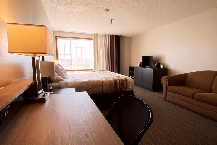 1 King Bed (8 of 10)