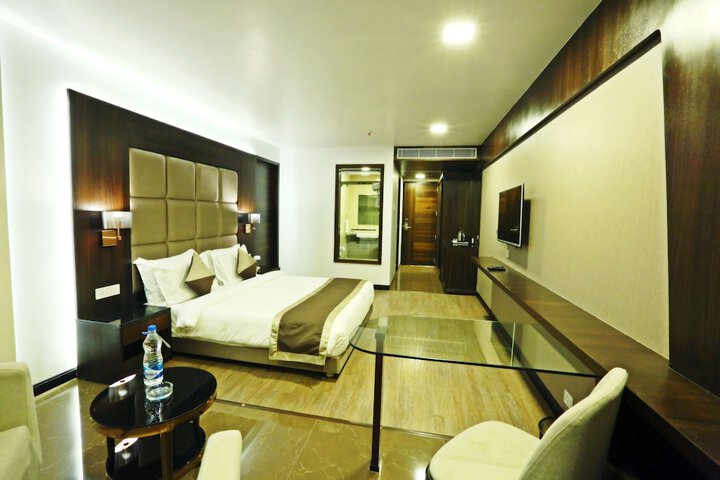 Room 8 of 20