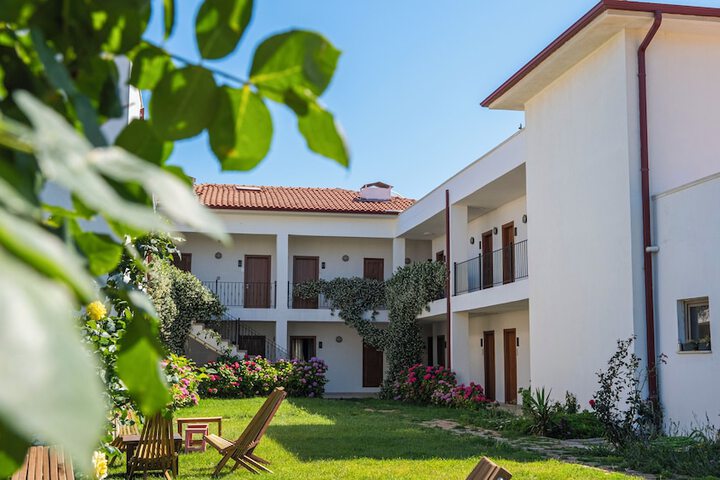 Hotel Exterior 21 of 29
