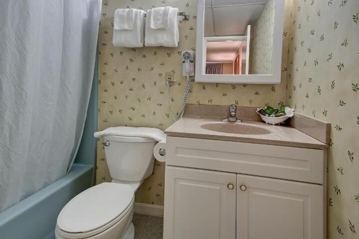 Standard 2 Queen Beds City View No Balcony (32 of 51)