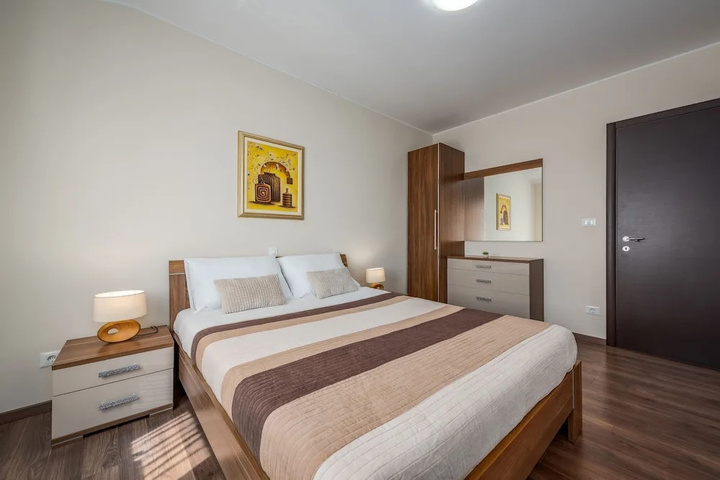 Room 2 of 18