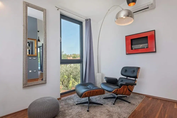 Room 5 of 21
