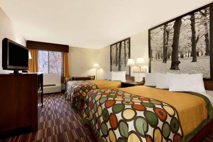 2 Double Beds (1 of 3)