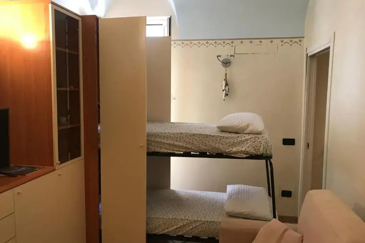 Room 4 of 11