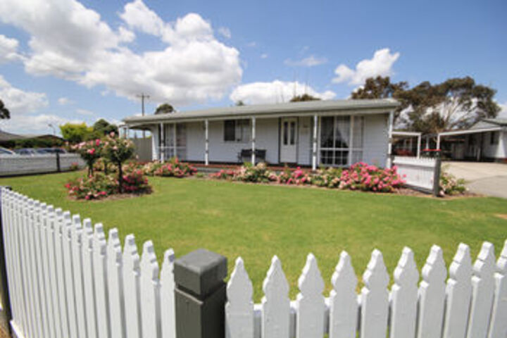 Hotel Exterior 6 of 36