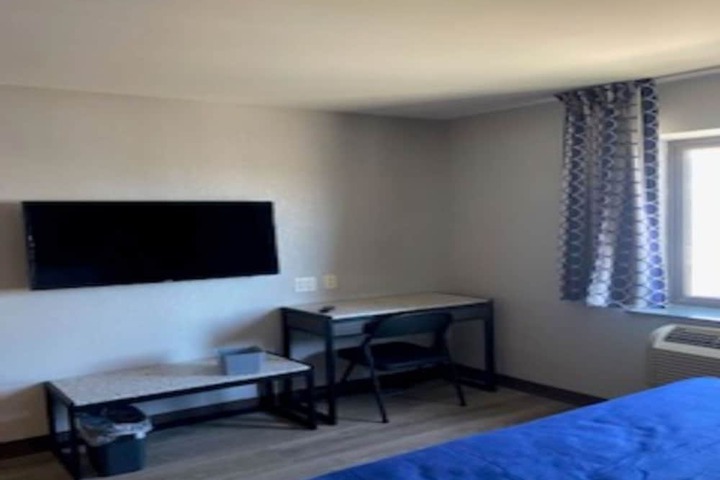 Room 8 of 13