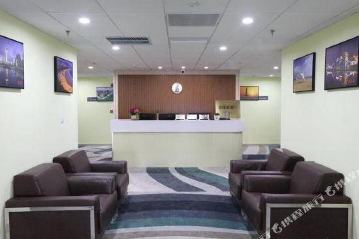 Ruibo Yun Hotel (Rizhao Yunhai Road RT-Mart Store)