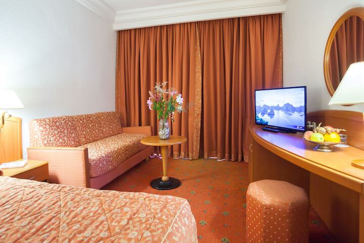 Room 9 of 49