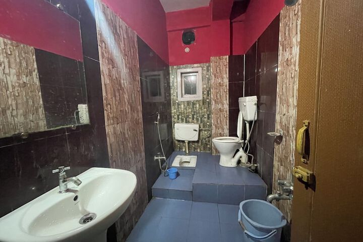 Room 27 of 43