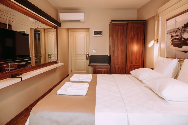 Room 4 of 25