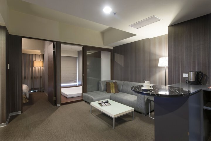 Room 9 of 38