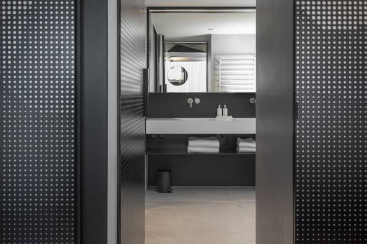 Room 19 of 38