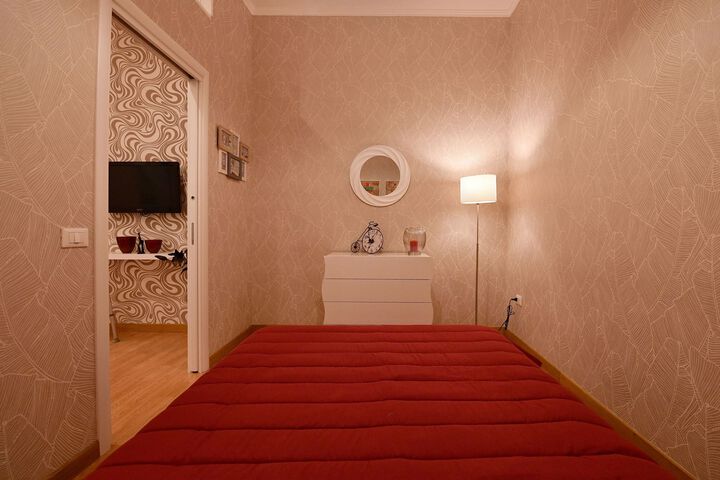 Room 33 of 42