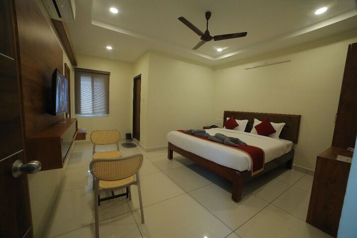 Room 8 of 16