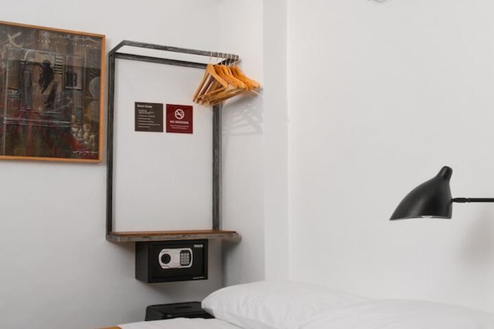 Room 3 of 40