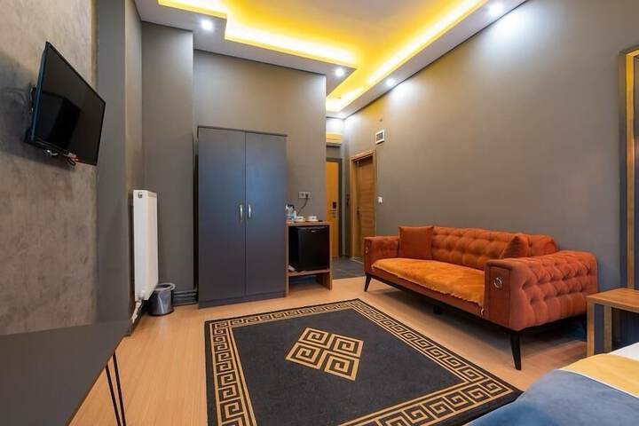 Room 10 of 24