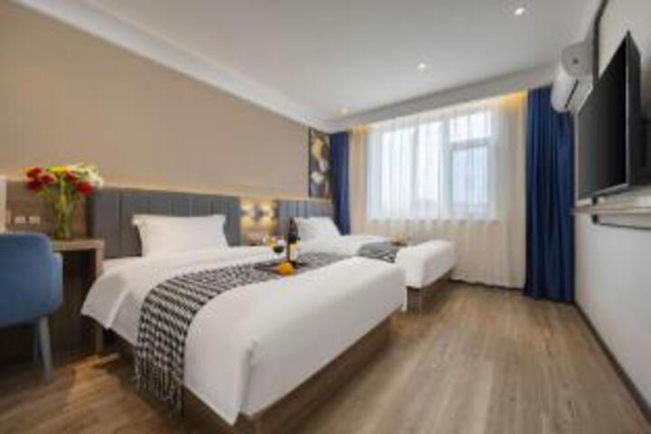 Room 16 of 18