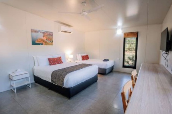 Room 6 of 42