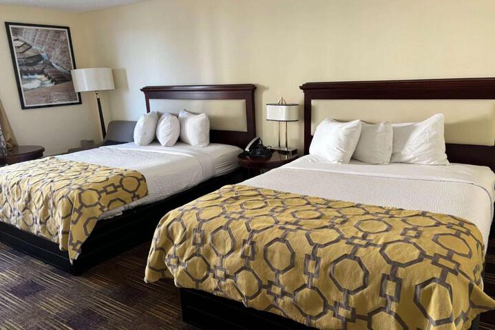 2 Double Beds (7 of 10)