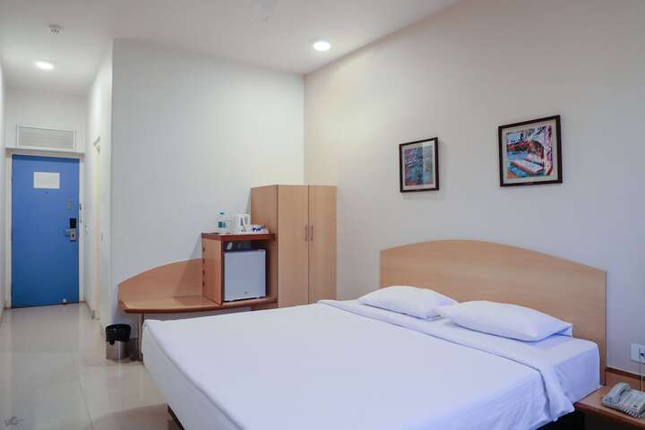 Room 13 of 30