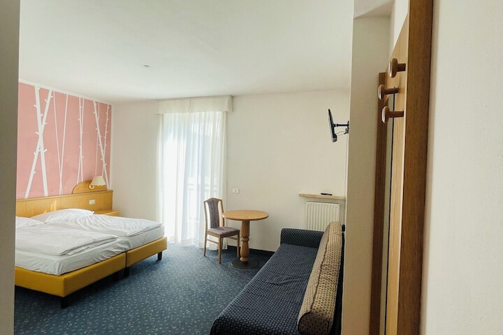 Room 15 of 115