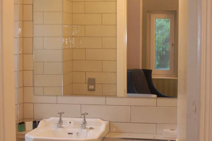 Room 40 of 62