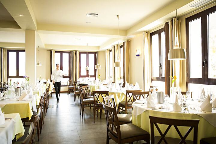 Dining 79 of 140