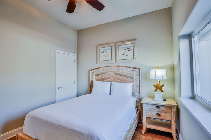 Room 4 of 25