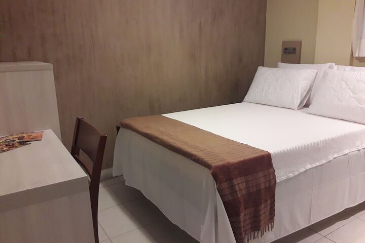 Room 11 of 80