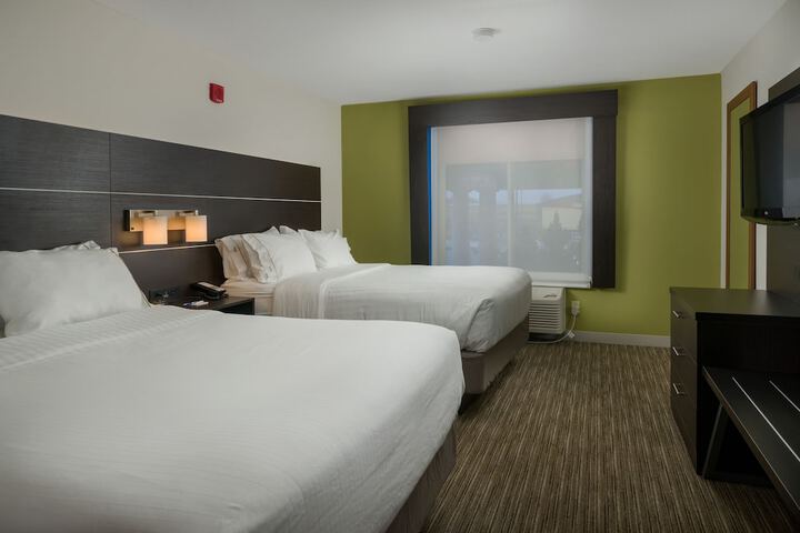 2 Queen Beds (6 of 9)