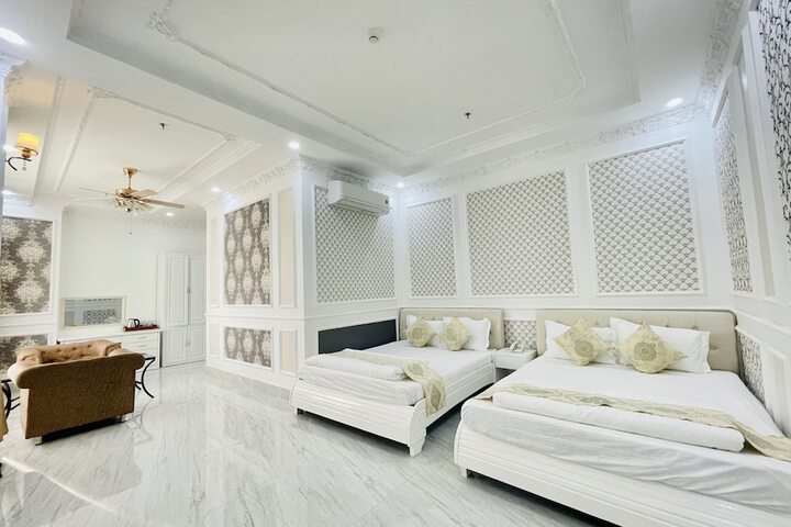 Room 8 of 15