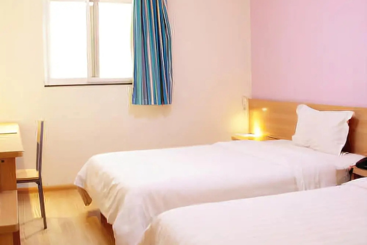 Room 2 of 10