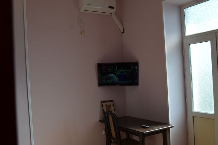 Room 10 of 20