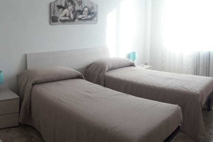 Room 13 of 39