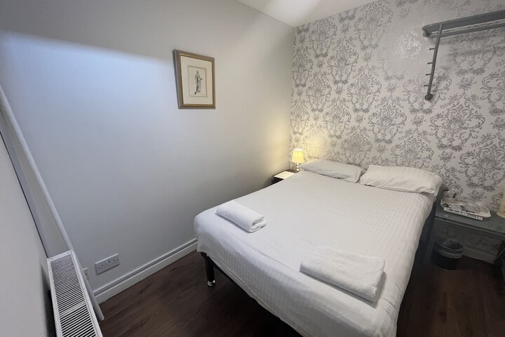 Room 33 of 72