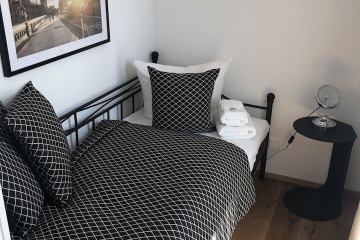 Room 6 of 62