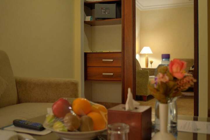 Room 28 of 77