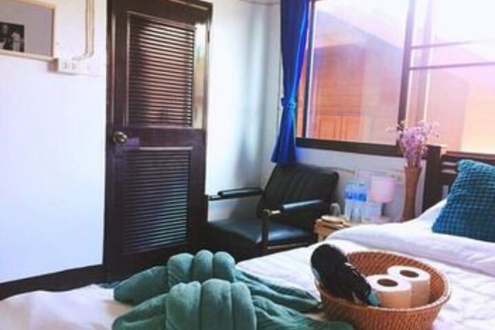Room 3 of 8