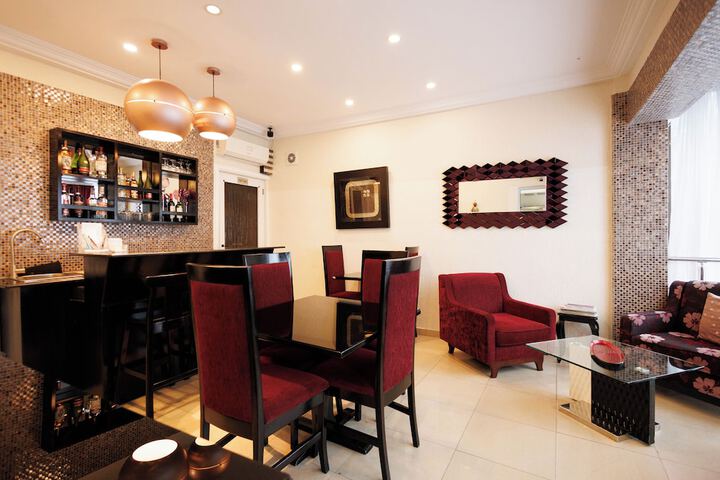 Lounge 85 of 89