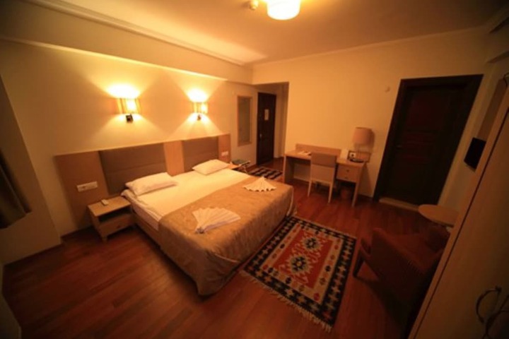 Room 6 of 83