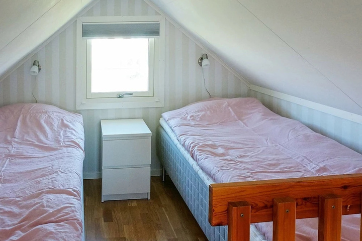 Room 6 of 15