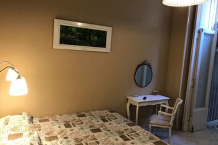 Room 24 of 38