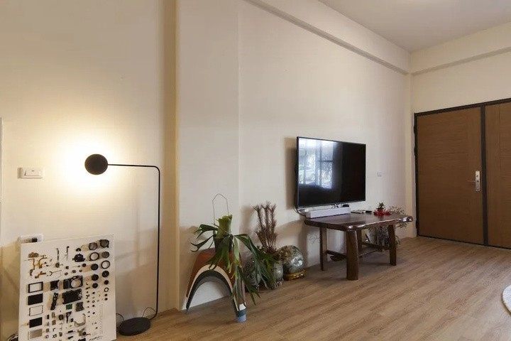Room 10 of 13