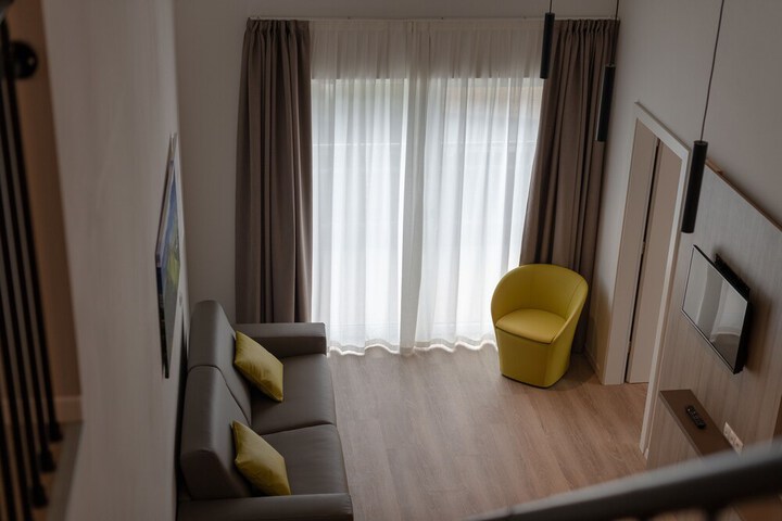 Room 77 of 172