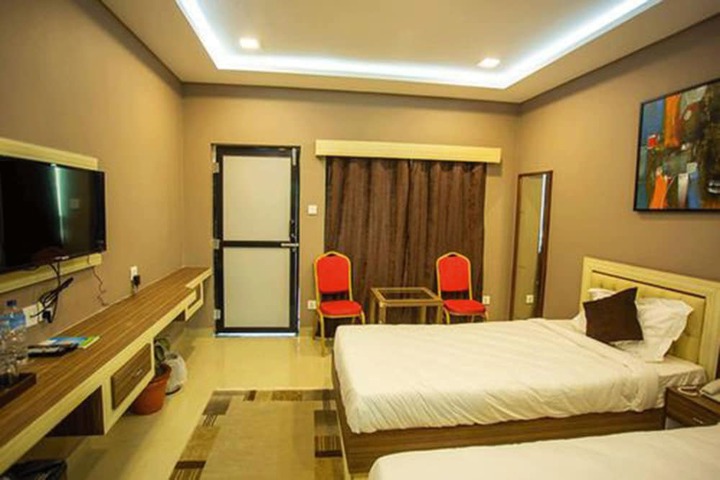Room 11 of 11