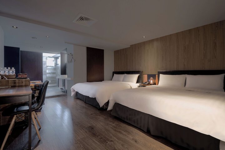 Room 25 of 77