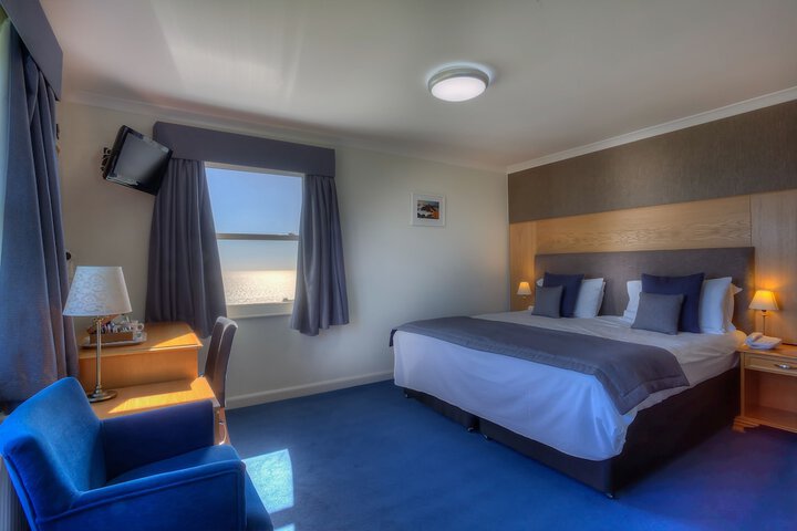 Room 5 of 62