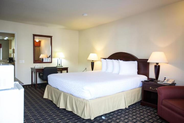2 Queen Beds (2 of 7)