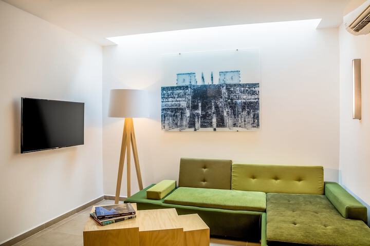 Room 5 of 114